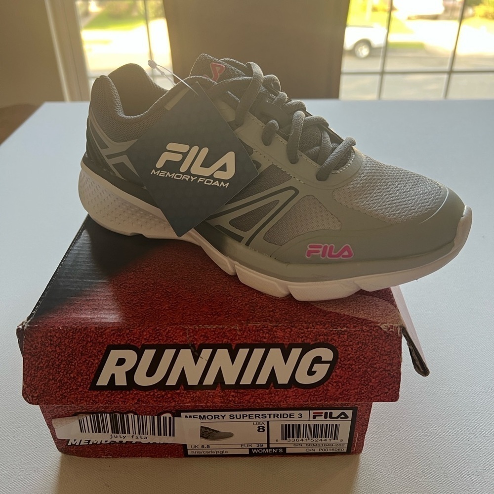 New in Box Fila Women’s Memory Superstride 3 Shoes Sneakers Size 8